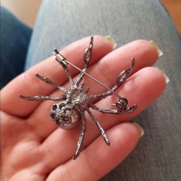 🔥Restock- Black Pearl Spider Brooch - Picture 5 of 7